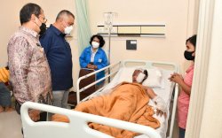 Petinggi DPP NasDem Kunjungi Korban Bom Gereja Katedral di RS Bhayangkara