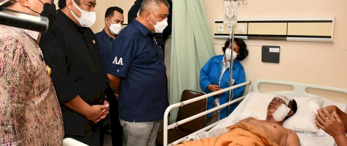 Petinggi DPP NasDem Kunjungi Korban Bom Gereja Katedral di RS Bhayangkara