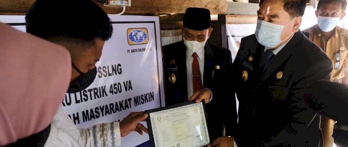 831 Unit Rumah Warga Miskin di Wajo Kini Dialiri Listrik