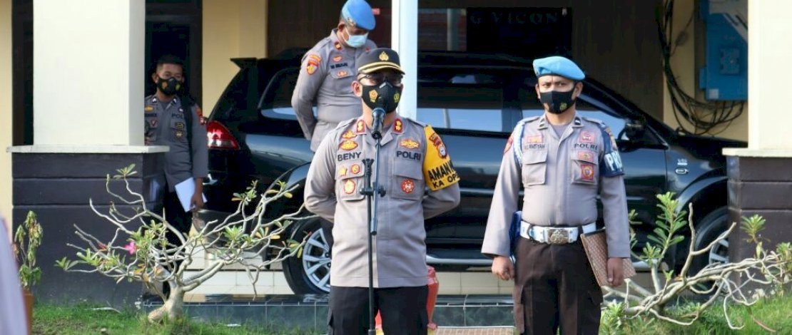 AKBP Beny Murjayanto saat memberikan amanat di depan personel Pokres Takalar.