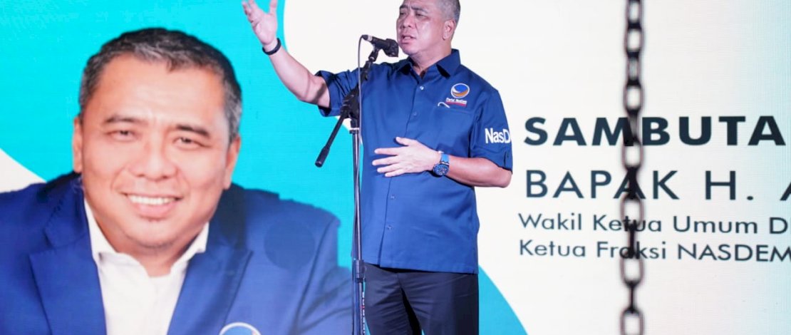 JAMUAN MAKAN MALAM. Pelaksana Tugas Gubernur Sulsel, Andi Sudirman Sulaiman, menjamu makan malam para pengurus Partai NasDem, di rumah jabatannya, malam tadi.