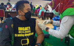 Kota Makassar Vaksin 500 Insan Penyiaran di Peringatan Harsiarnas