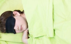 Begini Manfaat Pakai Penutup Mata Saat Tidur