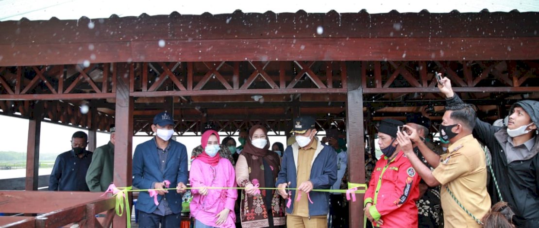 Ketua DPRD Makassar Bersama PJ Walikota Resmikan Dermaga Muda Pulau Lakkang