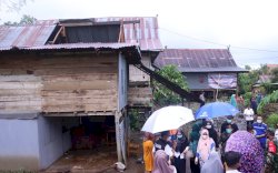 TP PKK Takalar - Dinas Sosial Sulsel sambangi korban bencana angin puting beliung di Polsel