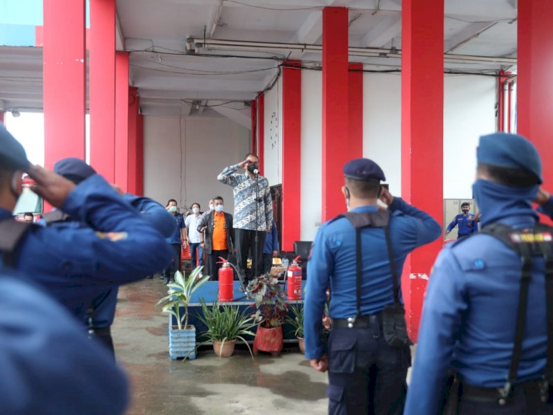 Danny Lepas Ratusan Petugas Damkar dan BPBD Disinfektan 1.700 Masjid