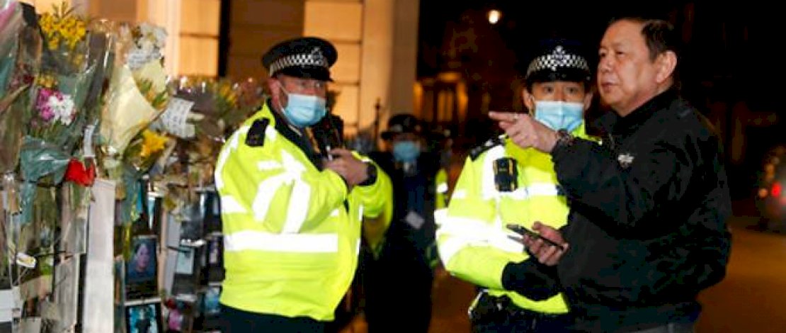 Kyaw Zwar Minn (kanan)