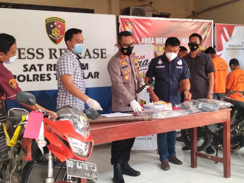 Parkir di Kolong Rumah, Warga Takalar Ini Panik Saat Hendak ke Kantor, Motornya Raib
