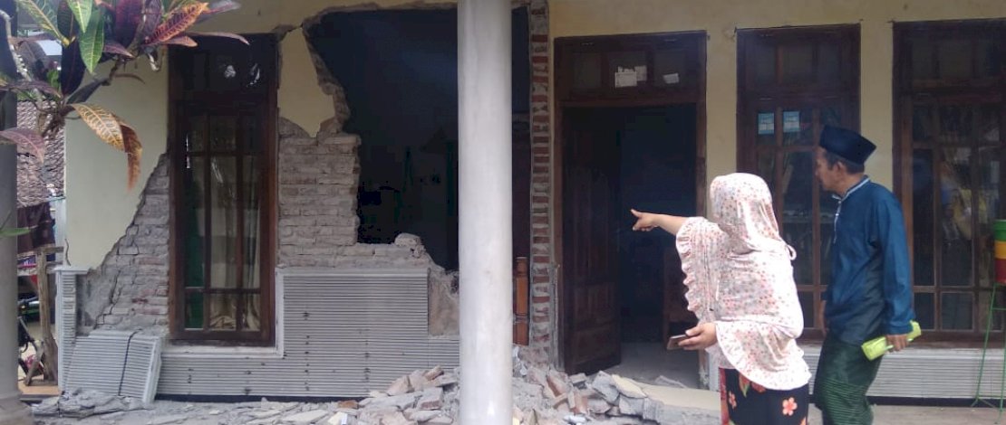 Gempa Magnitudo 6,7 Guncang Malang, Sejumlah Rumah Rusak Gempa Magnitudo 6,7 Guncang Malang, Sejumlah Rumah Rusak
