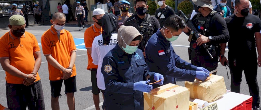 Suasana pemusnahan barang bukti narkoba di Mapolrestabes Makassar.