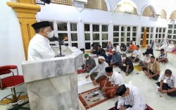 Ceramah Tarwih Diawal Ramadhan, Danny Pomanto Himbau Jamaah  Amalkan Isi Alquran 
