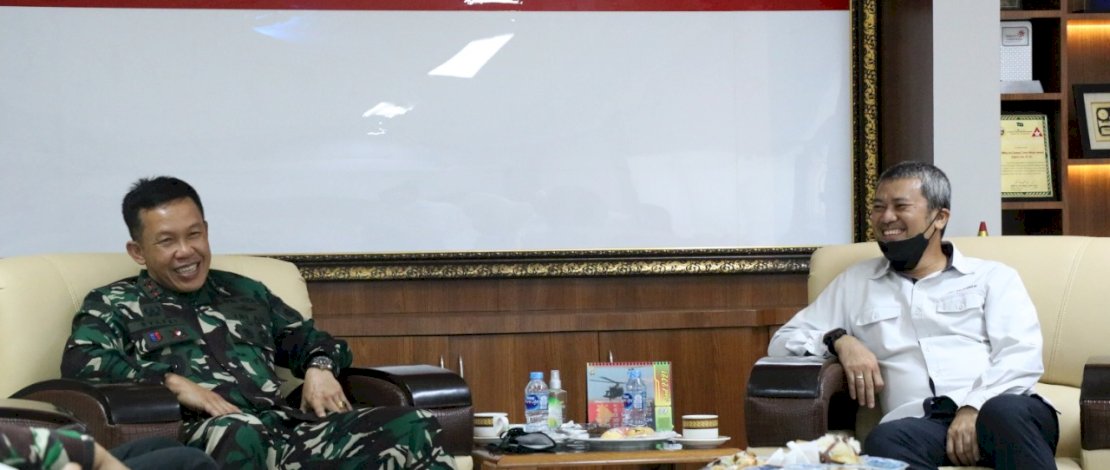 Suasana silaturahmi Kalla Group dengan Pangdam XIV Hasanuddin.