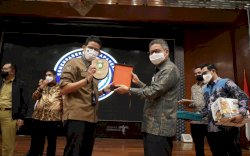 Sandiaga Uno Apresiasi Taufan Pawe Atas Monumen Cinta Habibie Ainun