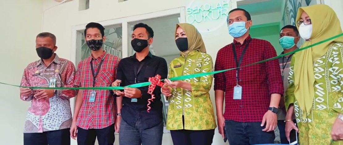 Suasana Launching Sekolah Cukur di Kompleks Tabaria, Manuruki, Makassar, Kamis (15/4/2021).