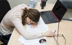 Cara Melawan Rasa Ngantuk di Kantor Saat Puasa