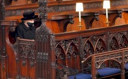 Ratu Elizabeth Mengantarkan Pangeran Philip ke Tempat Pembaringannya