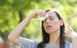 Hindari Makanan ini Agar Tidak Dehidrasi Saat Puasa