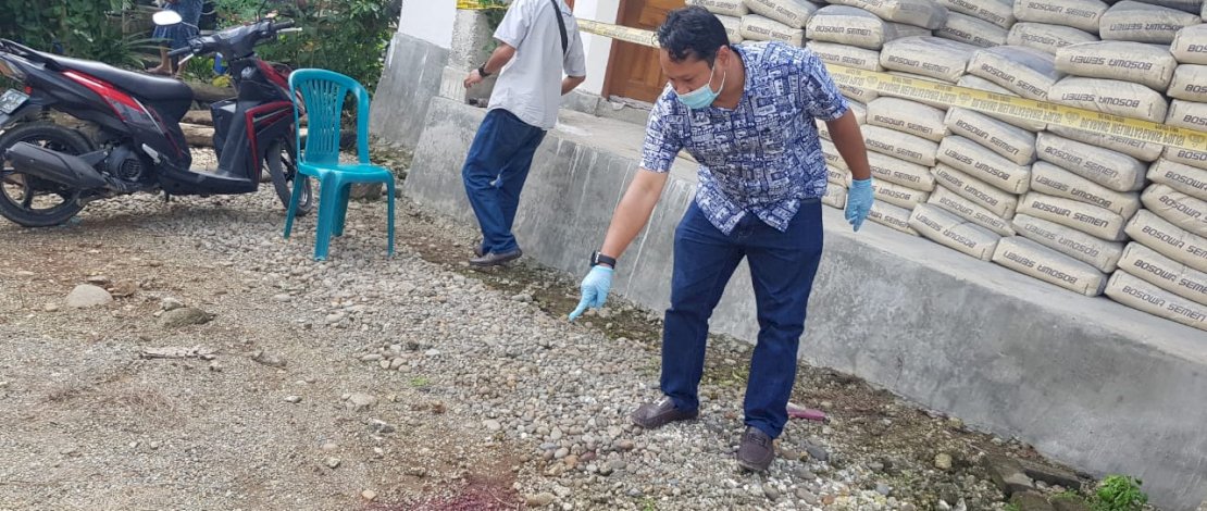 Identitas terduga pelaku pembunuhan terhadap kepala dusun Katangka, Bulukumba,  Aliani. Korban semasa hidup, dan lokasi korban dibantai.