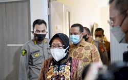 Didampingi Andi Sudirman, Risma Pantau Kondisi Korban Bom Katedral di RS Bhayangkara