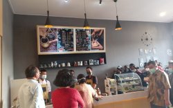 Jelang Buka Puasa, Mensos Pesan Es Cappucino ke Barista Cafe Balai Anak Toddopuli