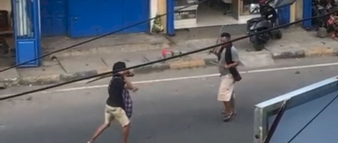 Tangkapan layar video adu parang di Pinrang.