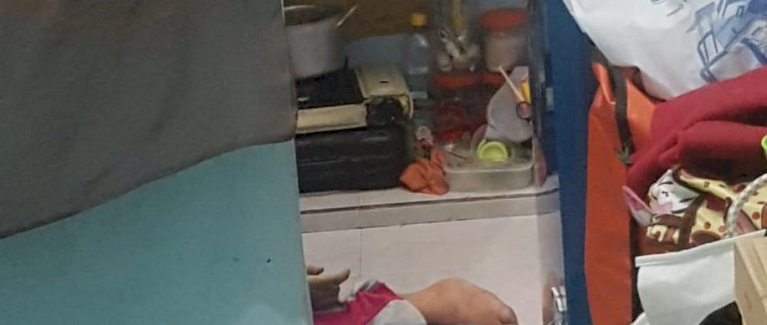 Atikah semasa hidup, dan petugas melakukan olah TKP.