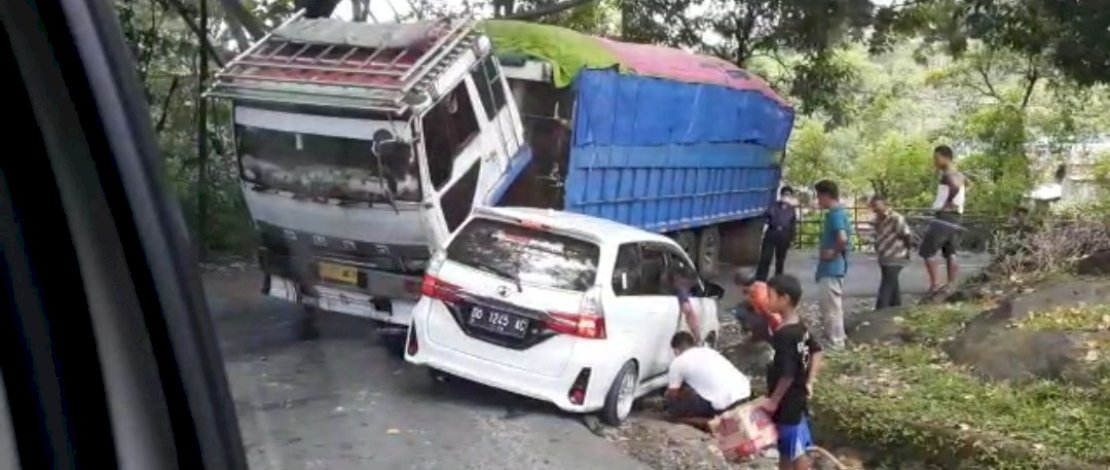Macet di jalur Camba.