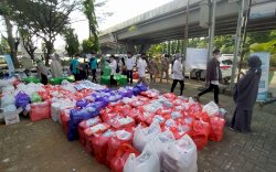 Muslimah Wahdah Bagi-bagi 48.516 Paket Buka Puasa Serentak di Seluruh Indonesia