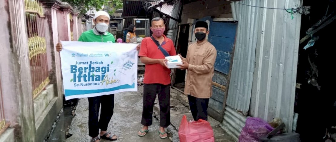 Muslimah Wahdah Islamiyah Toraja Utara Ikut Tebar Ifthar Nusantara