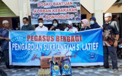 Tim UQ Pegasus Peduli Bantu Korban Kebakaran di Bontoduri Makassar