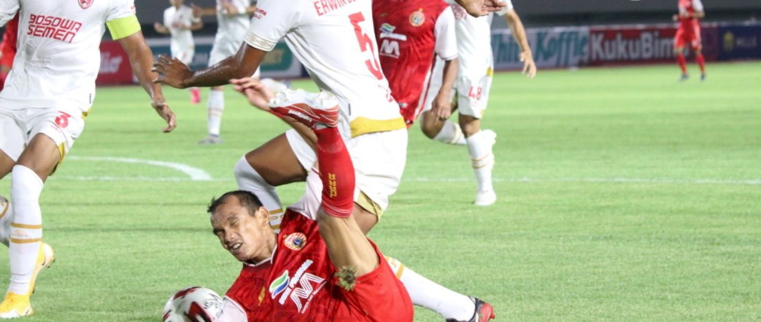 Laga PSM Makassar saat melawan Persija. IST