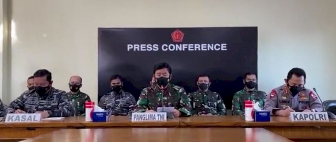 Ada Sajadah di Antara Puing Kapal Selam KRI Nanggala-402