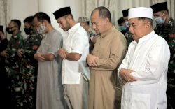JK Salat Ghaib untuk ke-53 Awak KRI Nanggala-402