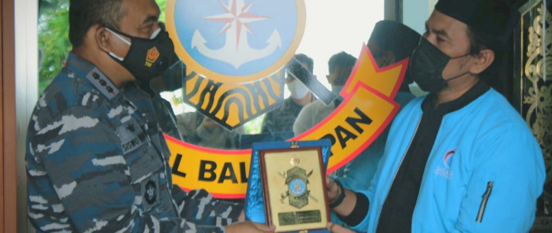 Ajakan salat ghaib Anis Matta. Foto lain, kunjungan belasubgkawa DPD Gelora Balikpapan ke Lanal Balikpapan.