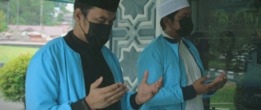 Ajakan salat ghaib Anis Matta. Foto lain, kunjungan belasubgkawa DPD Gelora Balikpapan ke Lanal Balikpapan.