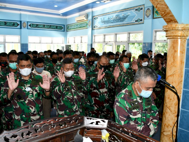 Lantamal VI Gelar Shalat Gaib dan Doa Bersama untuk 53 Prajurit KRI Nanggala 402