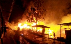 10 Rumah di Pasar Sangalla Tana Toraja Terbakar, Satu Warga Mengalami Lula Bakar Terkena Api