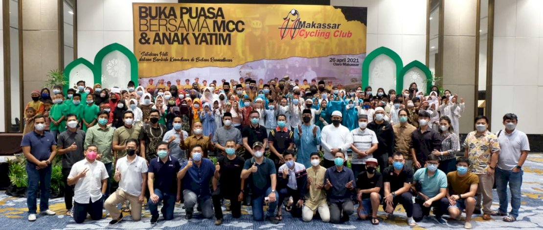 Suasana buka puasa bersama MCC dengan anak panti di Hotel Claro.