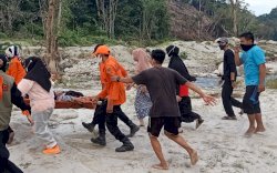 Sigap! BPBD Luwu Utara &ldquo;Evakuasi&rdquo; 13 Warga Terdampak Banjir