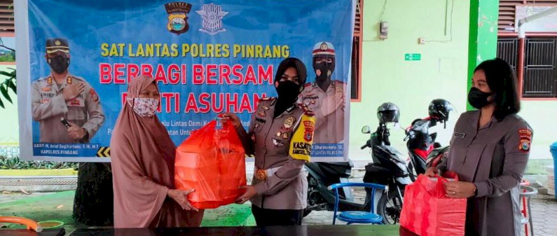 Suasana berbagi Satlantas Polres Pinrang.