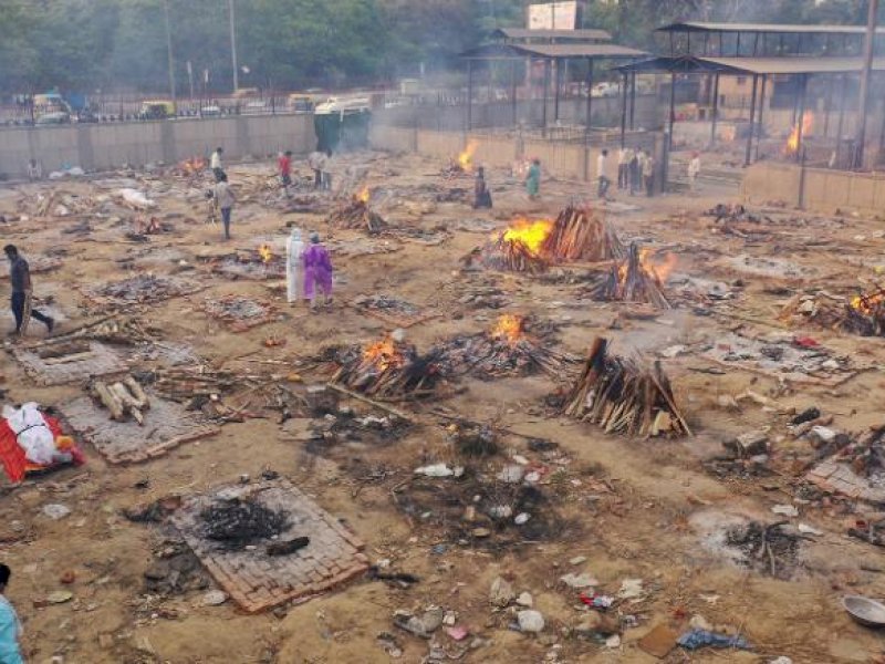 Krematorium India Dipenuhi Korban Covid, Api Berkobar Sepanjang Malam