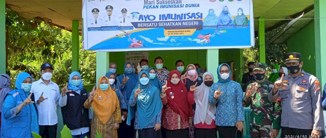 Proses imunisasi di Takalar.