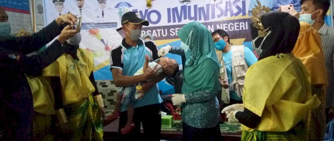 Proses imunisasi di Takalar.