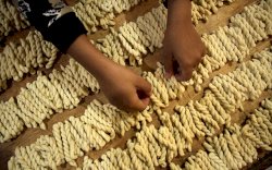Gurih dan Renyah, Kue Otere Diburu untuk Lebaran di Sulsel