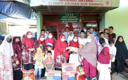 Poltekpar Makassar Bagi-bagi Sembako ke Panti Asuhan dan Warga