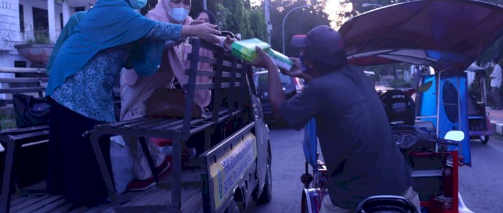 TP PKK se Kabupaten Takalar bagi-bagi takjil serentak di 10 Kecamatan
