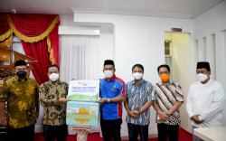 Peringati Mayday, BP Jamsostek dan Plt Gubernur Serahkan Bantuan ke Serikat Pekerja dan Serikat Buruh