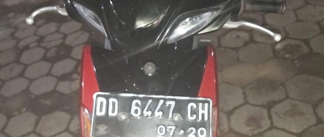 Pelaku pencurian dan penggelapan diamankan bersama barang bukti.