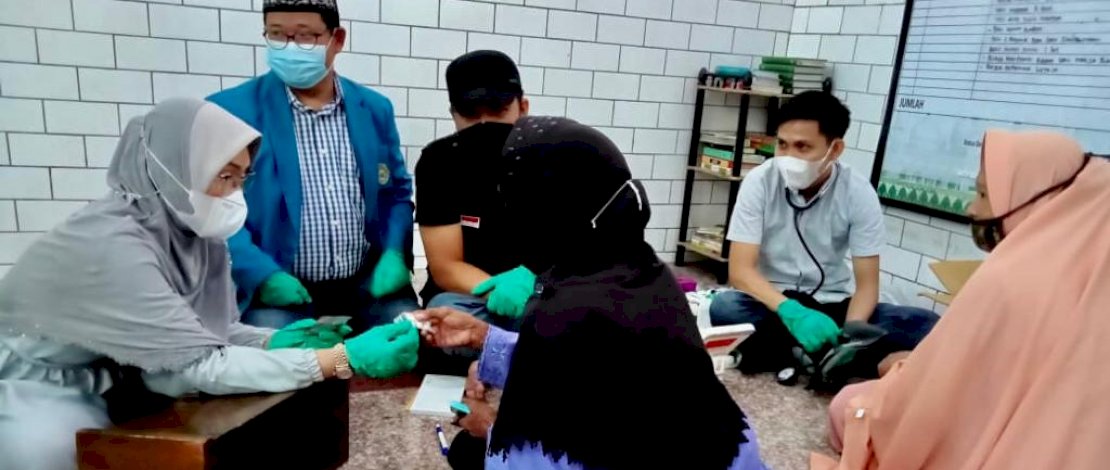 Tim Peduli Ramadhan UIM dipimpin Rektor UIM Dr Majdah M Zain.