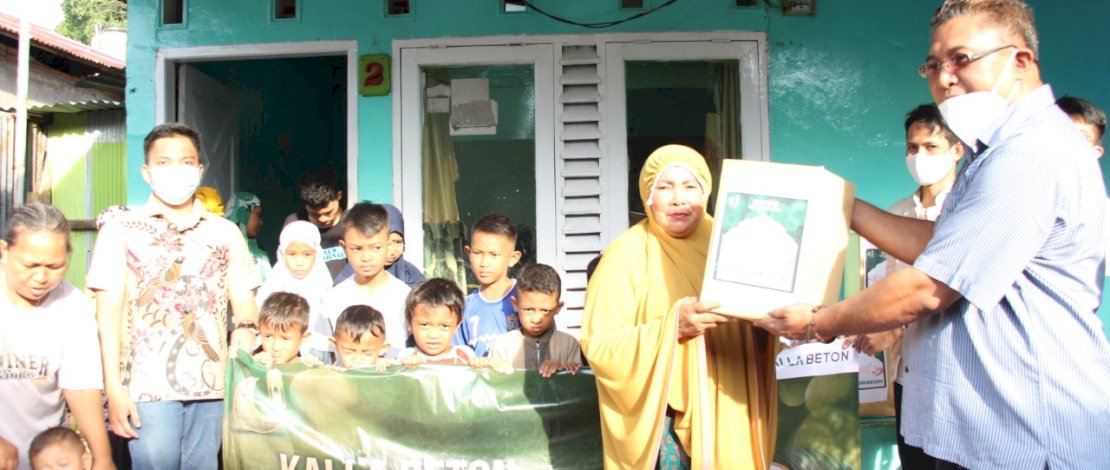 Aksi berbagi Kalla Beton.